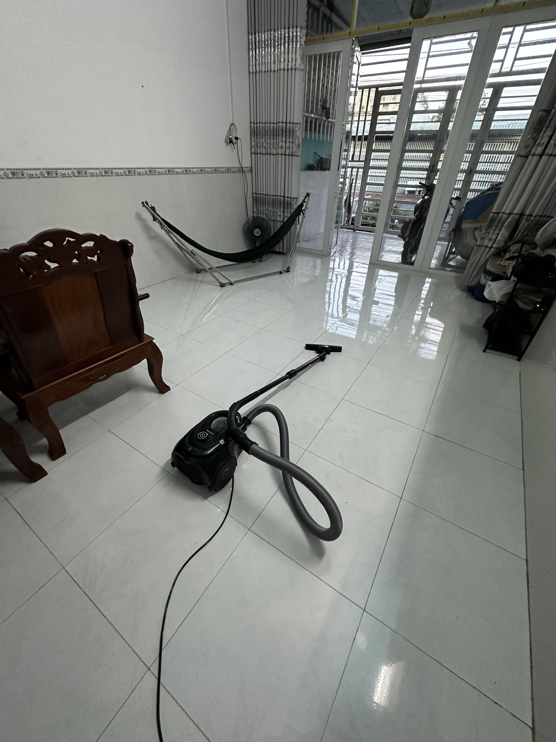 Dọn Nhà Đêm: Chút Ngổn Ngang Trước Tết